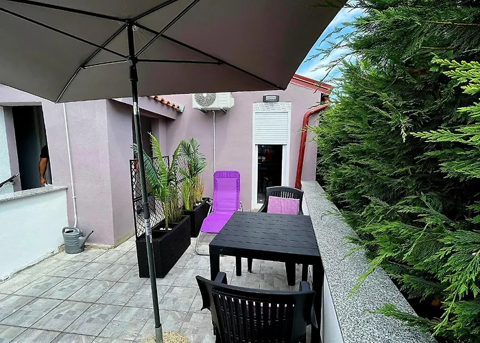 Retro Chic Apartment Pula