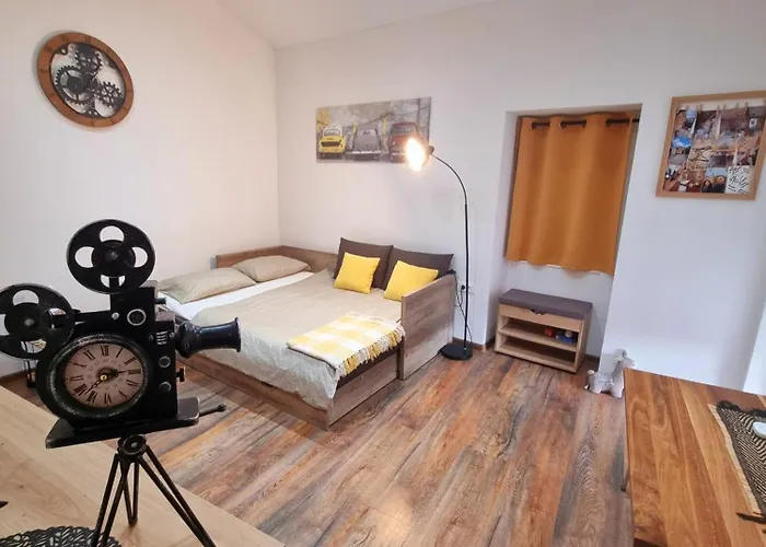 Retro Chic Apartment Pula